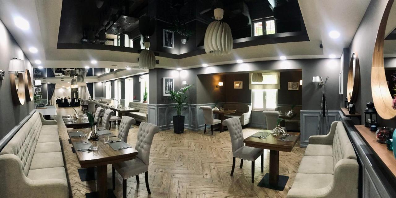 Szafirowy Dwor Hotel & Restauracja กลีวิตเซ ภายนอก รูปภาพ