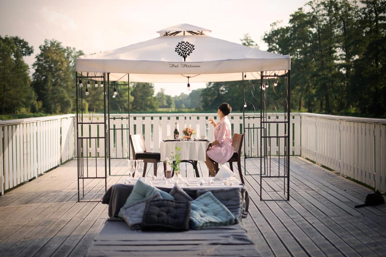 Szafirowy Dwor Hotel & Restauracja กลีวิตเซ ภายนอก รูปภาพ