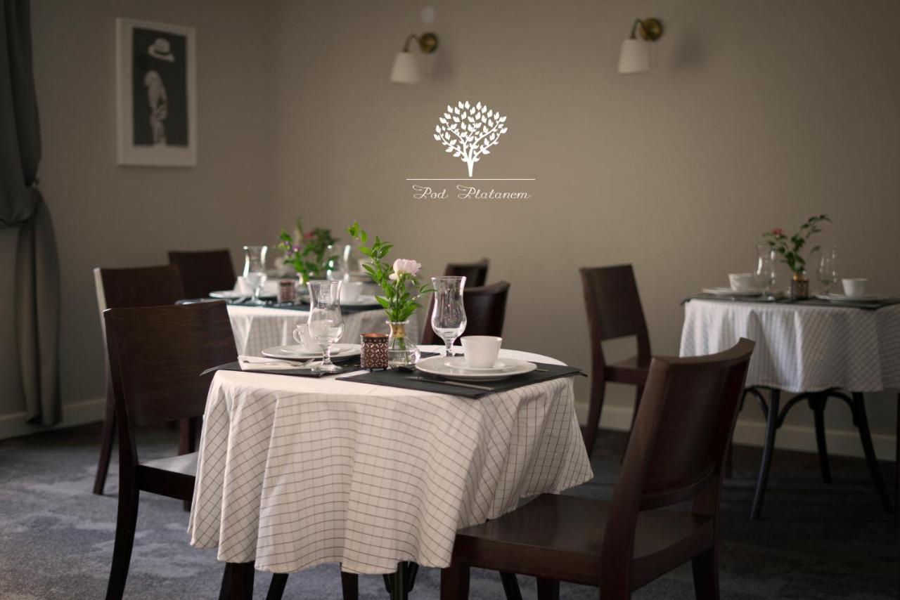 Szafirowy Dwor Hotel & Restauracja กลีวิตเซ ภายนอก รูปภาพ